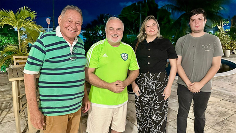 Imagem 1 - O encontro reforça a aproximação iniciada há mais de um mês, quando os dirigentes Milklei Leite, então presidente estadual da legenda, e Rivaldo Fernandes, atual presidente, formalizaram convite para a filiação de Prates e eventual candidatura pelo PV. Além do partido verde, o PC do B também quer Jean Paul Prates nos seus quadros. Os dois partidos defendem pautas que coincide com o trabalho de Jean Paul Prates. Imagem 1 - O encontro reforça a aproximação iniciada há mais de um mês, quando os dirigentes Milklei Leite, então presidente estadual da legenda, e Rivaldo Fernandes, atual presidente, formalizaram convite para a filiação de Prates e eventual candidatura pelo PV. Além do partido verde, o PC do B também quer Jean Paul Prates nos seus quadros. Os dois partidos defendem pautas que coincide com o trabalho de Jean Paul Prates.