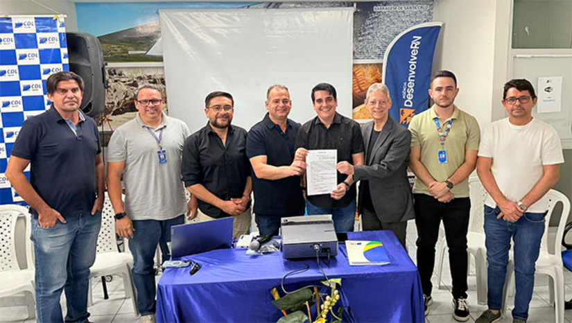 Imagem 1 - Apodi deu início ao Programa Costura + RN, que vai capacitar 60 pessoas em costura, gerando qualificação profissional, novas oportunidades de empreendedorismo e fortalecimento da cadeia produtiva local. No mesmo evento, foram apresentadas as linhas de crédito do Desenvolve RN, destinadas a apoiar pequenos negócios. A iniciativa é fruto da parceria entre Governo do Estado, Prefeitura de Apodi, Desenvolve RN, SEBRAE, SENAI, SEDEC e CDL Apodi, consolidando o município como espaço de oportunidades e desenvolvimento sustentável. Imagem 1 - Apodi deu início ao Programa Costura + RN, que vai capacitar 60 pessoas em costura, gerando qualificação profissional, novas oportunidades de empreendedorismo e fortalecimento da cadeia produtiva local. No mesmo evento, foram apresentadas as linhas de crédito do Desenvolve RN, destinadas a apoiar pequenos negócios. A iniciativa é fruto da parceria entre Governo do Estado, Prefeitura de Apodi, Desenvolve RN, SEBRAE, SENAI, SEDEC e CDL Apodi, consolidando o município como espaço de oportunidades e desenvolvimento sustentável.