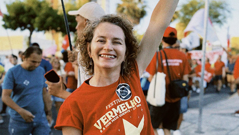 Imagem 1 - Num momento em que setores do Congresso insistem em blindar a si mesmos da justiça com a PEC da Blindagem e saírem impunes de tentativas de golpe com a lei da anistia, a presença popular nas ruas cumpriu um papel essencial: reocupar o espaço público como território de disputa. Tem uma frase que utilizamos em uma de nossas campanhas que diz: “Quando o povo se junta o poder se espalha” e foi assim, como uma ventania de esperança espalhada, que vimos uma mobilização que não víamos desde 2018, quando, principalmente, nós mulheres já dizíamos #EleNão. Imagem 1 - Num momento em que setores do Congresso insistem em blindar a si mesmos da justiça com a PEC da Blindagem e saírem impunes de tentativas de golpe com a lei da anistia, a presença popular nas ruas cumpriu um papel essencial: reocupar o espaço público como território de disputa. Tem uma frase que utilizamos em uma de nossas campanhas que diz: “Quando o povo se junta o poder se espalha” e foi assim, como uma ventania de esperança espalhada, que vimos uma mobilização que não víamos desde 2018, quando, principalmente, nós mulheres já dizíamos #EleNão.