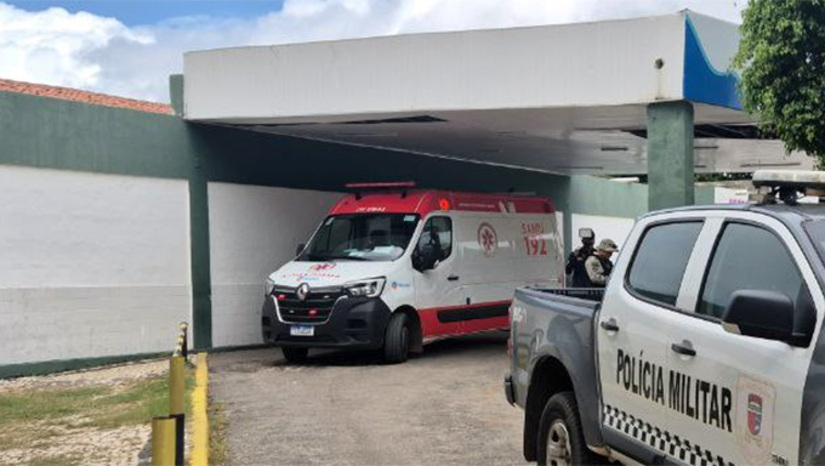 Imagem 1 - O ataque aconteceu nas imediações do Conjunto Irmã Lindalva, em no território do município de Assu-RN. O jornal Assu Notícia relata que André Simão, 26, e Israel Nogueira, 28, estavam numa motocicleta se dirigindo a casa do padrão, de onde iriam trabalhar no corte de lenha nesta quinta-feira, 25, quando foram atacados. André morreu no local e Israel conseguiu sobreviver baleado nas pernas e transferido para o HRTM, com escolta da PM. O caso será investigado pela Policia Civil de Assu. Imagem 1 - O ataque aconteceu nas imediações do Conjunto Irmã Lindalva, em no território do município de Assu-RN. O jornal Assu Notícia relata que André Simão, 26, e Israel Nogueira, 28, estavam numa motocicleta se dirigindo a casa do padrão, de onde iriam trabalhar no corte de lenha nesta quinta-feira, 25, quando foram atacados. André morreu no local e Israel conseguiu sobreviver baleado nas pernas e transferido para o HRTM, com escolta da PM. O caso será investigado pela Policia Civil de Assu.