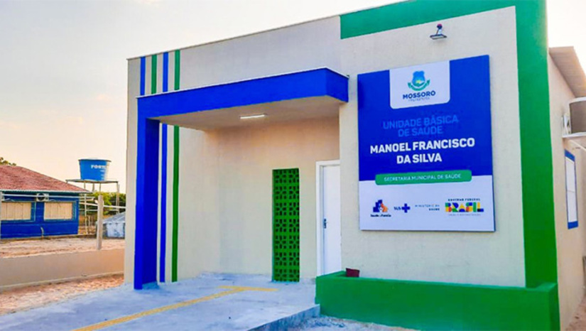 Imagem 1 - Desta vez, o prefeito Allyson Bezerra e a senadora Zenaide Maia vão ao assentamento Jurema, que fica nas margens da RN 013, trecho entre Mossoró e Tibau, para entregar a Unidade Básica de Saúde, vista como fundamental para fortalecer o trabalho de saúde de base em Mossoró. Ao todo, estão sendo construídas 17 UBS, sendo que 5 na cidade e 12 na zona rural. Imagem 1 - Desta vez, o prefeito Allyson Bezerra e a senadora Zenaide Maia vão ao assentamento Jurema, que fica nas margens da RN 013, trecho entre Mossoró e Tibau, para entregar a Unidade Básica de Saúde, vista como fundamental para fortalecer o trabalho de saúde de base em Mossoró. Ao todo, estão sendo construídas 17 UBS, sendo que 5 na cidade e 12 na zona rural.