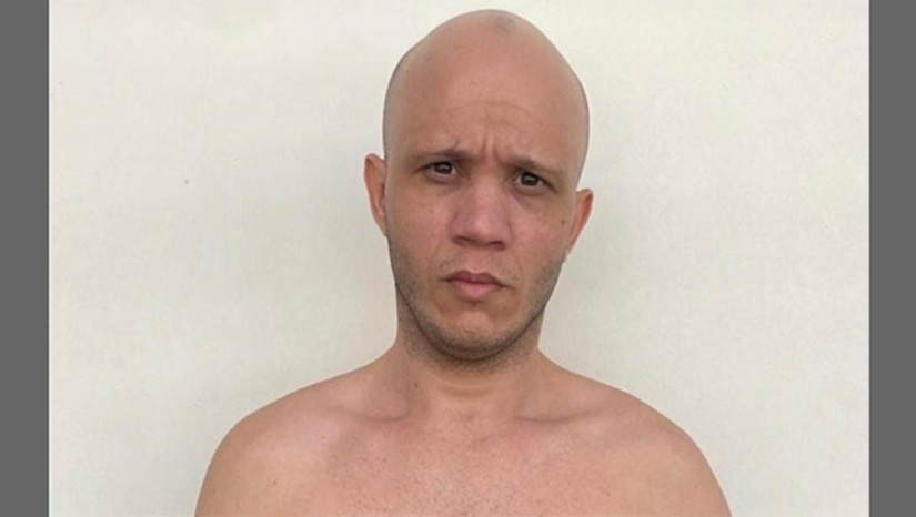 Imagem 1 - O preso de justiça Abrão Dutra Paula Silva Dantas, de 33 anos, natural de Currais Novos-RN, foi encontrado morto dentro do banheiro da cela 9ª do Pavilhão 2, da Penitenciária Agrícola Mário Negócio, em Mossoró-RN, no início da noite desta quarta-feira, 24. A secretária informou que “no momento da ocorrência, haviam nove internos na cela que Abrão Dutra Paula Silva Dantas estava. Dois deles confessaram o crime informalmente aos policiais penais, praticado sem o uso de instrumentos contundentes”. Imagem 1 - O preso de justiça Abrão Dutra Paula Silva Dantas, de 33 anos, natural de Currais Novos-RN, foi encontrado morto dentro do banheiro da cela 9ª do Pavilhão 2, da Penitenciária Agrícola Mário Negócio, em Mossoró-RN, no início da noite desta quarta-feira, 24. A secretária informou que “no momento da ocorrência, haviam nove internos na cela que Abrão Dutra Paula Silva Dantas estava. Dois deles confessaram o crime informalmente aos policiais penais, praticado sem o uso de instrumentos contundentes”.