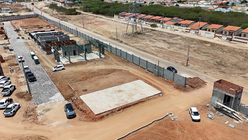 Imagem 1 -  Para celebrar o sucesso, a Castel Construções e a Nossa Incorporações promovem no próximo domingo (28) uma grande festa no local do empreendimento. O evento começa às 10h, com um churrasco especial, show de André da Mata e a divertida Roleta da Sorte, que premiará compradores com valores que variam entre R$ 200,00 e R$ 3.000,00.