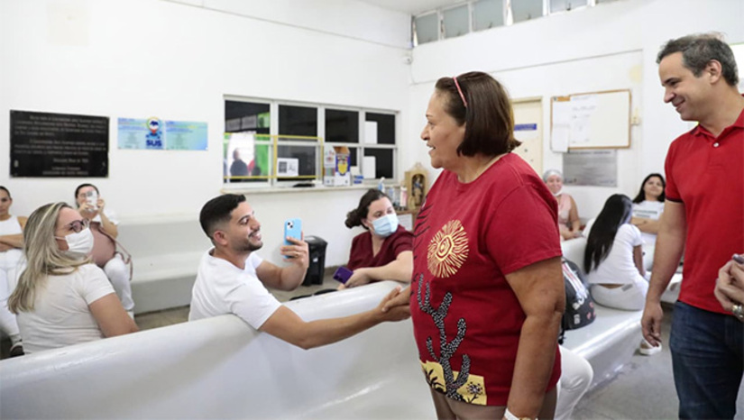 Imagem 1 -  Dos R$ 10,3 milhões, pelo menos R$ 6,4 milhões foram destinados pelo senador Styvenson Valentim em 2019 e liberados em 2020. Há poucos dias, o senador visitou as obras e elogiou o governo por finalmente ter contratado uma empresa que agilize as obras, considerando sua importãncia. Neste sábado, 27, a governadora Fátima Bezerra e sua equipe de governo visitou as obras e falou da importância deste hospital para a região Oeste do Rio Grande do Norte.