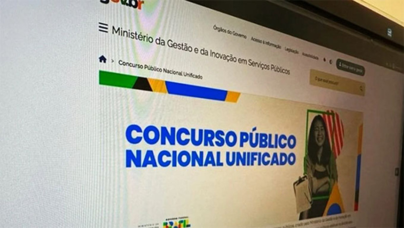 Imagem 1 -  Ao todo, mais de 17,2 mil candidatos potiguares estão inscritos para a seleção do Concurso Público Nacional Unificado (CNU), que será realizada em quatro municípios: Natal, Mossoró, Parnamirim e Caicó. O concurso oferece 3.652 vagas em todo o país, distribuídas entre cargos de níveis médio, técnico e superior, com salários iniciais que variam de R$ 4 mil a R$ 16,4 mil. O cartão de confirmação de inscrição, disponível online, informa o endereço exato onde cada candidato fará o exame.