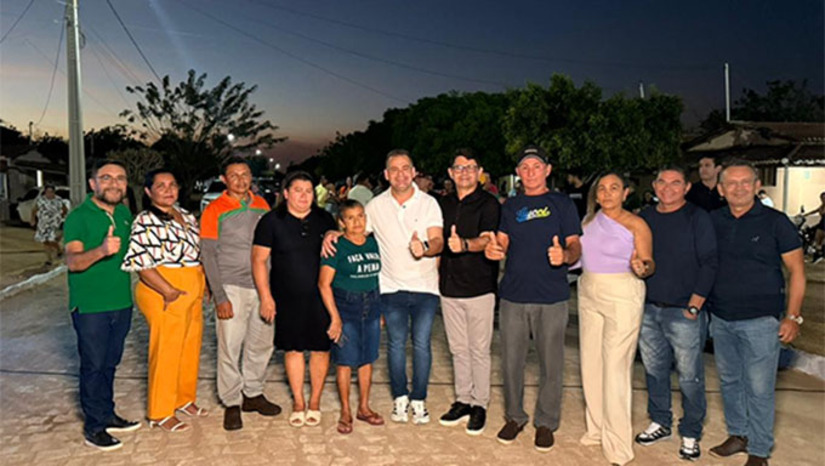 Imagem 1 - A Prefeitura de Apodi inaugurou a 2ª etapa da pavimentação da vila no Assentamento São Manoel, com investimento de mais de R$ 50 mil oriundos de emendas parlamentares e parceria da gestão municipal. A obra beneficia mais de 50 famílias, trazendo melhorias em mobilidade, infraestrutura e segurança, com instalação de iluminação pública Imagem 1 - A Prefeitura de Apodi inaugurou a 2ª etapa da pavimentação da vila no Assentamento São Manoel, com investimento de mais de R$ 50 mil oriundos de emendas parlamentares e parceria da gestão municipal. A obra beneficia mais de 50 famílias, trazendo melhorias em mobilidade, infraestrutura e segurança, com instalação de iluminação pública