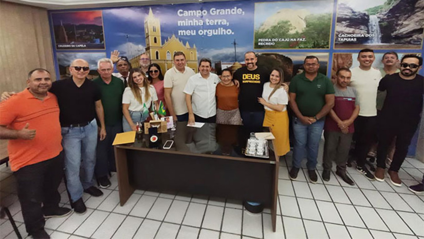 Imagem 1 - A definição se deu após reunião do prefeito Bibi de Nenca, o vice Grimaldo Gondim, o deputado federal Sargento Gonçalves, vereadores e lideranças religiosas nesta segunda-feira, 6. A Prefeitura informou que o “CG para Cristo” está previsto para acontecer na primeira quinzena de dezembro, e em breve divulgará a programação oficial. O evento promete reunir fiéis de toda a região em uma celebração marcada por fé, louvor e comunhão. Imagem 1 - A definição se deu após reunião do prefeito Bibi de Nenca, o vice Grimaldo Gondim, o deputado federal Sargento Gonçalves, vereadores e lideranças religiosas nesta segunda-feira, 6. A Prefeitura informou que o “CG para Cristo” está previsto para acontecer na primeira quinzena de dezembro, e em breve divulgará a programação oficial. O evento promete reunir fiéis de toda a região em uma celebração marcada por fé, louvor e comunhão.