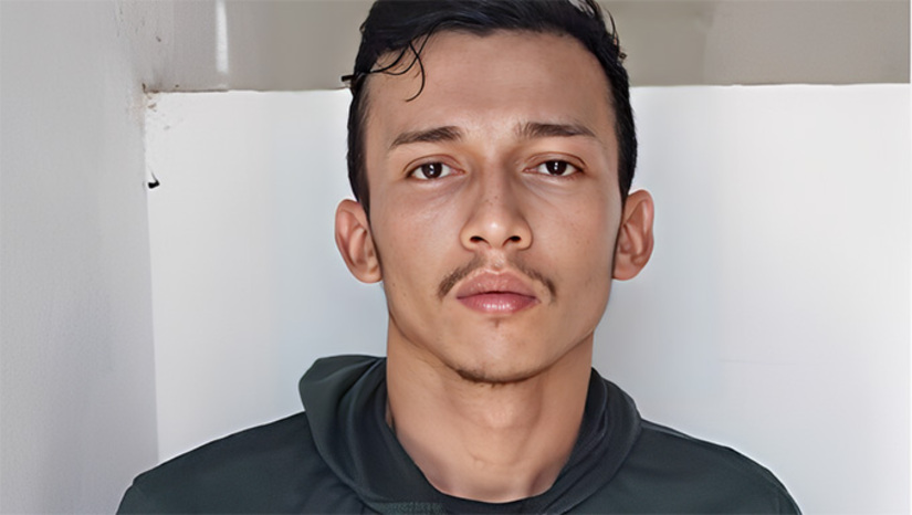 Imagem 1 - Com relação ao rapto do filho, Isaque Ribeiro revelou que havia o deixado com a mãe de um vereador na cidade de Paraipaba, perto de Fortaleza (informação confirmada), e confessou que matou a própria mãe, Roberta Keila Sales Ribeiro, de 41 anos, porque ela o ameaçava entrega-lo a Polícia por um homicídio cometido por ele no município de Serra do Mel (sendo investigado), no ano de 2023. Imagem 1 - Com relação ao rapto do filho, Isaque Ribeiro revelou que havia o deixado com a mãe de um vereador na cidade de Paraipaba, perto de Fortaleza (informação confirmada), e confessou que matou a própria mãe, Roberta Keila Sales Ribeiro, de 41 anos, porque ela o ameaçava entrega-lo a Polícia por um homicídio cometido por ele no município de Serra do Mel (sendo investigado), no ano de 2023.