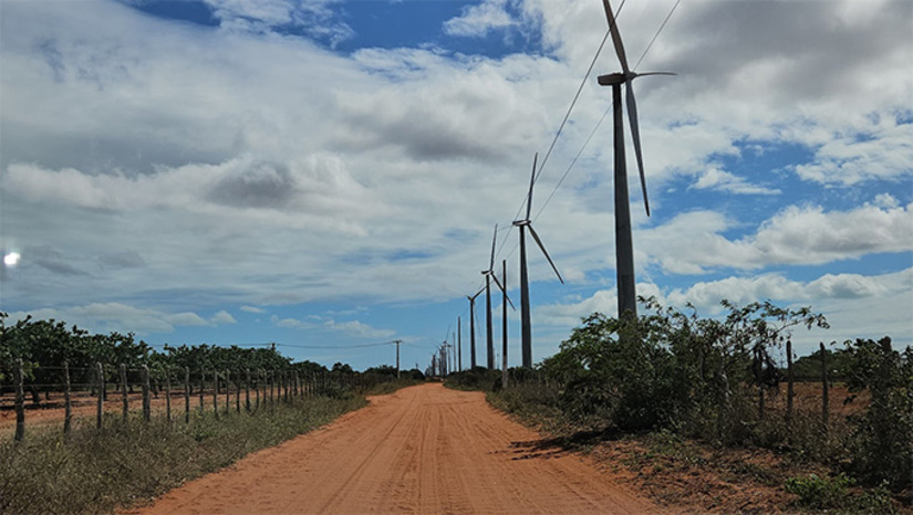 Imagem 1 - Bahia, Rio Grande do Norte e Minas Gerais lideram o ranking de estados com mais cortes. Leilão de transmissão da Aneel, previsto para outubro, pode aliviar gargalos e destravar investimentos. “A expansão da rede de transmissão é um passo fundamental para garantir o aproveitamento total da energia renovável já instalada. O Brasil precisa planejar o setor elétrico de forma integrada, unindo inovação tecnológica, regulação moderna e atração de investimentos. Só assim consolidaremos nossa posição como líder mundial em energia limpa”, conclui Jean Paul Prates. Imagem 1 - Bahia, Rio Grande do Norte e Minas Gerais lideram o ranking de estados com mais cortes. Leilão de transmissão da Aneel, previsto para outubro, pode aliviar gargalos e destravar investimentos. “A expansão da rede de transmissão é um passo fundamental para garantir o aproveitamento total da energia renovável já instalada. O Brasil precisa planejar o setor elétrico de forma integrada, unindo inovação tecnológica, regulação moderna e atração de investimentos. Só assim consolidaremos nossa posição como líder mundial em energia limpa”, conclui Jean Paul Prates.