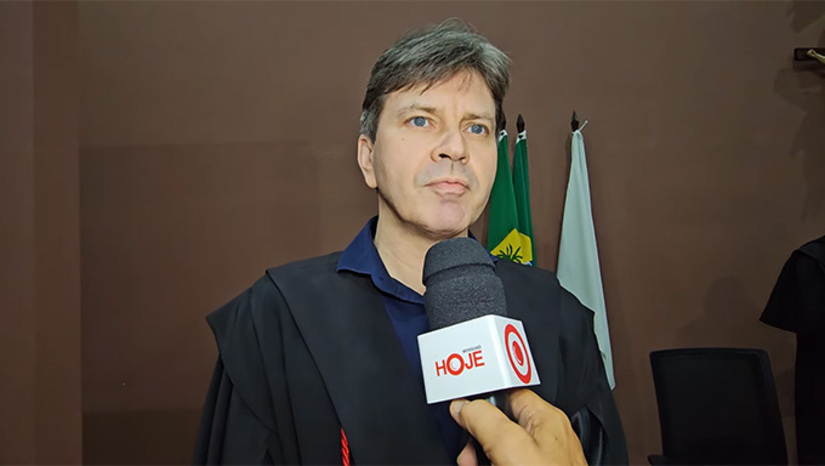 Imagem 1 - Orlinildo Alves da Silva, de 38 anos, atualmente residindo em Parnamirim-RN, aconteceu nesta sexta-feira, no Fórum Municipal de Umarizal, sob a presidência da juíza Kátio Guedes. O Conselho de Sentença seguiu os termos proposto pelo Ministério Público, para condenar o réu a 21 anos, 10 meses e 15 dias de prisão, inicialmente em regime fechado. Imagem 1 - Orlinildo Alves da Silva, de 38 anos, atualmente residindo em Parnamirim-RN, aconteceu nesta sexta-feira, no Fórum Municipal de Umarizal, sob a presidência da juíza Kátio Guedes. O Conselho de Sentença seguiu os termos proposto pelo Ministério Público, para condenar o réu a 21 anos, 10 meses e 15 dias de prisão, inicialmente em regime fechado.