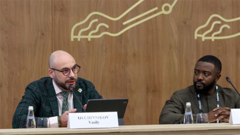Imagem 1 - O painel, realizado no Centro Nacional "Rússia" de propriedade estatal e coorganizado por uma organização sem fins lucrativos ligada ao governo, "Economia Criativa", produziu um conjunto de propostas destinadas a formalizar a cooperação através de um "roteiro" baseado em exportações culturais e digitais. Imagem 1 - O painel, realizado no Centro Nacional "Rússia" de propriedade estatal e coorganizado por uma organização sem fins lucrativos ligada ao governo, "Economia Criativa", produziu um conjunto de propostas destinadas a formalizar a cooperação através de um "roteiro" baseado em exportações culturais e digitais.