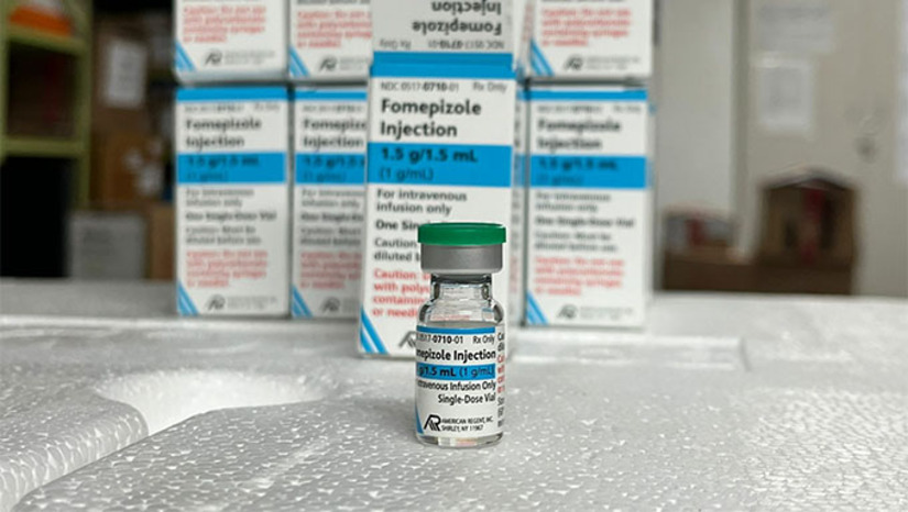 Imagem 1 - A carga do medicamento chamado Fomepizol enviada pelo Ministério da Saúde conta com 24 ampolas. O antídoto ficará, conforme orientação ministerial, sob a guarda da Unidade Central de Agentes Terapêuticos (Unicat) e será distribuída sob demanda. O Rio Grande do Norte segue sem casos confirmados ou suspeitos de intoxicação por metanol. O antídoto foi adquirido pelo Governo Federal junto com a Organização Pan-Americana da Saúde (OPAS Imagem 1 - A carga do medicamento chamado Fomepizol enviada pelo Ministério da Saúde conta com 24 ampolas. O antídoto ficará, conforme orientação ministerial, sob a guarda da Unidade Central de Agentes Terapêuticos (Unicat) e será distribuída sob demanda. O Rio Grande do Norte segue sem casos confirmados ou suspeitos de intoxicação por metanol. O antídoto foi adquirido pelo Governo Federal junto com a Organização Pan-Americana da Saúde (OPAS