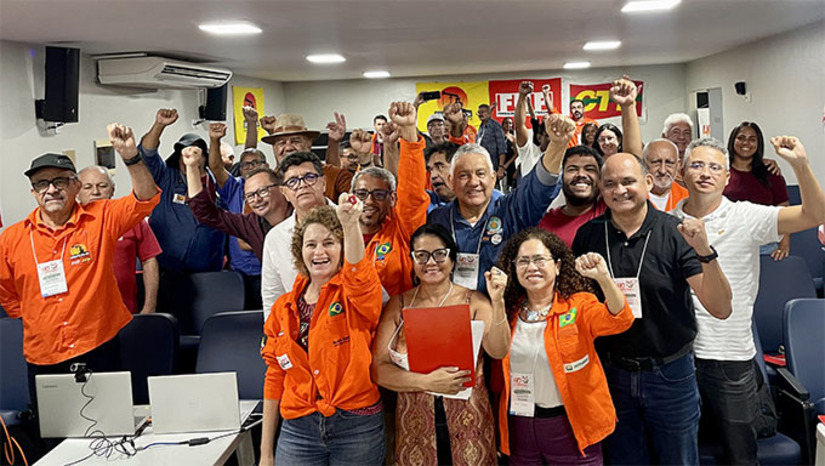 Imagem 1 - A iniciativa, proposta pelos deputados Isolda Dantas, Divaneide Basílio e Francisco do PT, em parceria com o Sindipetro-RN, busca discutir os impactos da redução dos investimentos públicos e privados na região e propor estratégias para retomada do desenvolvimento econômico e social. Durante o encontro, serão debatidas a permanência da Petrobrás no estado, a valorização da cadeia produtiva local e a necessidade de uma transição energética justa e sustentável. Imagem 1 - A iniciativa, proposta pelos deputados Isolda Dantas, Divaneide Basílio e Francisco do PT, em parceria com o Sindipetro-RN, busca discutir os impactos da redução dos investimentos públicos e privados na região e propor estratégias para retomada do desenvolvimento econômico e social. Durante o encontro, serão debatidas a permanência da Petrobrás no estado, a valorização da cadeia produtiva local e a necessidade de uma transição energética justa e sustentável.