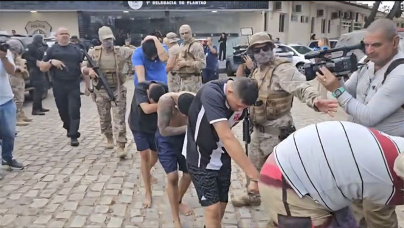 Imagem 1 - A Operação Território Seguro resultou na prisão de 32 pessoas e na apreensão de armas, drogas e dinheiro durante o cumprimento de 34 mandados em Natal, região metropolitana e interior do RN. A ação teve como objetivo enfraquecer organizações criminosas que atuam no estado e contou com a participação de mais de 330 agentes de diversas forças de segurança. Os presos foram encaminhados para audiência de custódia, e posteriormente seguirão para o sistema prisional, onde permanecerão à disposição da Justiça. Imagem 1 - A Operação Território Seguro resultou na prisão de 32 pessoas e na apreensão de armas, drogas e dinheiro durante o cumprimento de 34 mandados em Natal, região metropolitana e interior do RN. A ação teve como objetivo enfraquecer organizações criminosas que atuam no estado e contou com a participação de mais de 330 agentes de diversas forças de segurança. Os presos foram encaminhados para audiência de custódia, e posteriormente seguirão para o sistema prisional, onde permanecerão à disposição da Justiça.