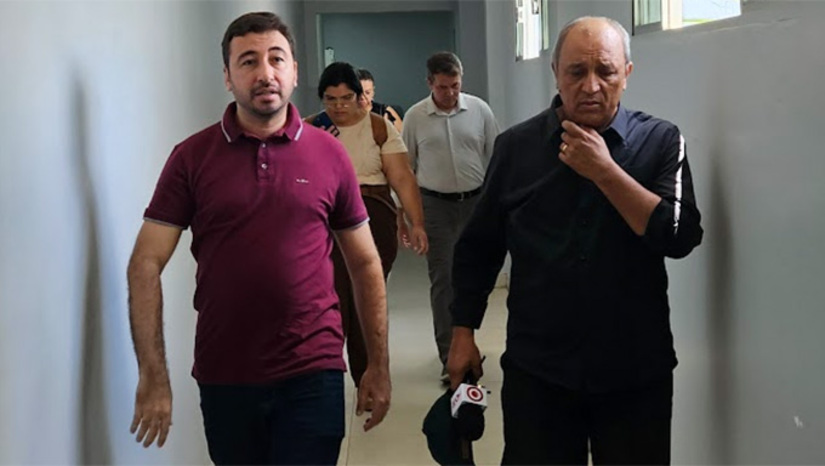 Imagem 1 - Com a Prefeitura endividada e problemas estruturais em todos os serviços públicos, o prefeito Gleudinho, do PL, disse que priorizou resolver a questão do abastecimento na zona rural e os serviços de saúde, ao mesmo tempo que sua equipe organizava as finanças. Teve que decretar situação de calamidade financeira. Imagem 1 - Com a Prefeitura endividada e problemas estruturais em todos os serviços públicos, o prefeito Gleudinho, do PL, disse que priorizou resolver a questão do abastecimento na zona rural e os serviços de saúde, ao mesmo tempo que sua equipe organizava as finanças. Teve que decretar situação de calamidade financeira.