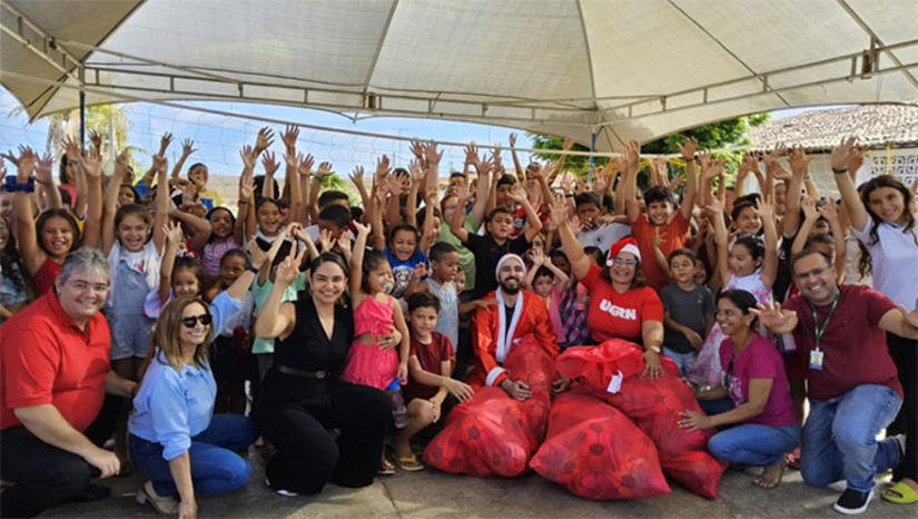 Imagem 1 -  A 27ª edição da Campanha será lançada nesta segunda-feira, 20, no Pátio da Reitoria da Uern. Neste ano, a iniciativa traz como tema “O Futuro está em nossas mãos”, como forma de voltar o olhar para a questão da sustentabilidade e reforçar a importância da colaboração de cada um para a construção de um mundo melhor. Em 27 anos, a campanha já beneficiou quase 70 mil crianças de Mossoró e região com a doação de brinquedos. O Melhor Natal é uma campanha de responsabilidade social, que leva alegria e esperança de dias melhores para milhares de crianças.