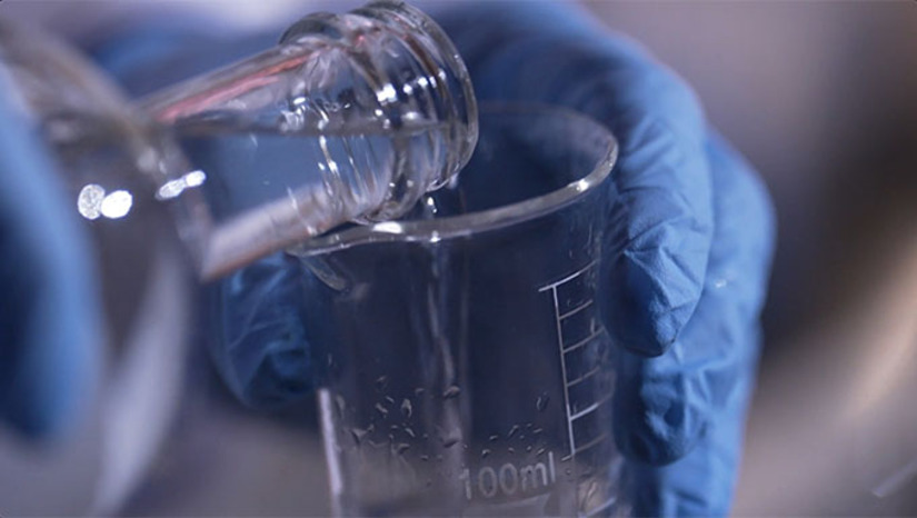 Imagem 1 - Serão analisadas bebidas destiladas (gin, uísque e vodca) comercializadas em distribuidoras e supermercados potiguares, com foco na detecção da presença de metanol (álcool metílico). A ação surge em resposta à preocupação crescente com casos de intoxicação classificados pelo Ministério da Saúde como “Evento de Saúde Pública” de importância nacional. Os testes serão feitos pelo Laboratório de Combustíveis e Lubrificantes da UFRN. Imagem 1 - Serão analisadas bebidas destiladas (gin, uísque e vodca) comercializadas em distribuidoras e supermercados potiguares, com foco na detecção da presença de metanol (álcool metílico). A ação surge em resposta à preocupação crescente com casos de intoxicação classificados pelo Ministério da Saúde como “Evento de Saúde Pública” de importância nacional. Os testes serão feitos pelo Laboratório de Combustíveis e Lubrificantes da UFRN.