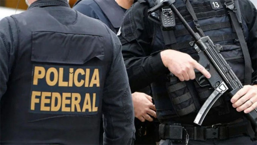 Imagem 1 -  A operação Quina Potiguar investiga um esquema de desvio de recursos públicos e lavagem de dinheiro no Rio Grande do Norte. Segundo as apurações, valores de contratos públicos teriam sido movimentados por meio de uma lotérica em Lucrécia, com o objetivo de ocultar a origem ilícita do dinheiro. A quantia seria proveniente de repasses de prefeituras a uma construtora registrada em nome de um servidor municipal. Foram cumpridos sete mandados de busca e apreensão em Mossoró e Lucrécia. Os investigados podem responder por peculato e lavagem de dinheiro, crimes que somam até 22 anos de prisão.