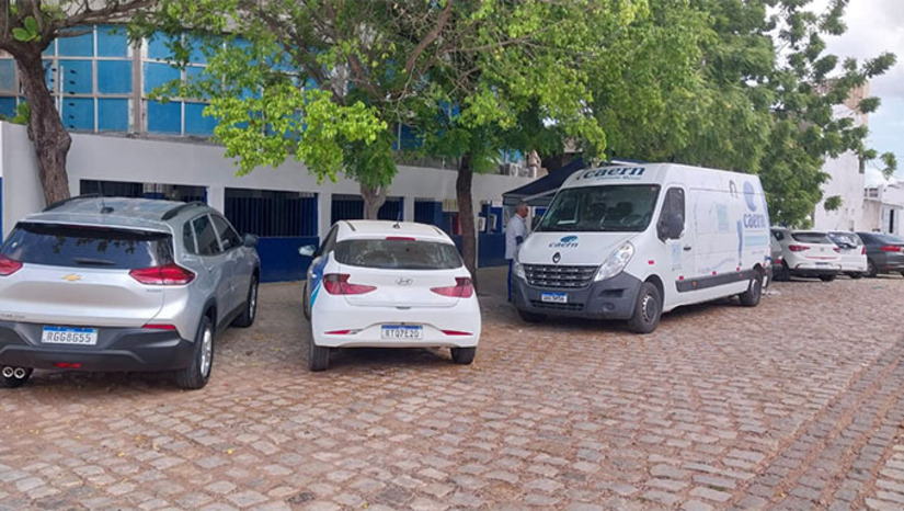 Imagem 1 - Os escritórios da Caern em Mossoró estarão fechados nesta quinta-feira (23) devido a um treinamento de aperfeiçoamento profissional com os funcionários. Durante o período, o atendimento presencial será realizado pelo Caern Móvel, que ficará na avenida Campos Sales, no bairro Bom Jardim, das 8h às 17h. O atendimento nos escritórios será retomado na sexta (24). A suspensão também vale para as unidades da região Oeste, incluindo Apodi, Areia Branca, Baraúna, Caraúbas, Felipe Guerra, Governador Dix-sept Rosado, Grossos, Janduís, Messias Targino e Upanema. Imagem 1 - Os escritórios da Caern em Mossoró estarão fechados nesta quinta-feira (23) devido a um treinamento de aperfeiçoamento profissional com os funcionários. Durante o período, o atendimento presencial será realizado pelo Caern Móvel, que ficará na avenida Campos Sales, no bairro Bom Jardim, das 8h às 17h. O atendimento nos escritórios será retomado na sexta (24). A suspensão também vale para as unidades da região Oeste, incluindo Apodi, Areia Branca, Baraúna, Caraúbas, Felipe Guerra, Governador Dix-sept Rosado, Grossos, Janduís, Messias Targino e Upanema.