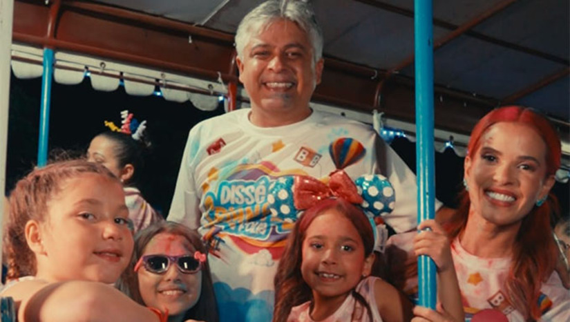 Imagem 1 -  A festa reuniu crianças e pais acompanhando o minitrio Gandizinho ao longo da Rua Josué Dias, ao som de Totte Barreto e participação da turma do Chaves. Na sequência, as crianças lotaram o Largo de Eventos e aproveitaram ao máximo os diversos brinquedos infláveis, além da apresentação de Dedezinho e Jekinha, da mágica do palhaço Ferruadinho, do trenzinho e da praça de alimentação.