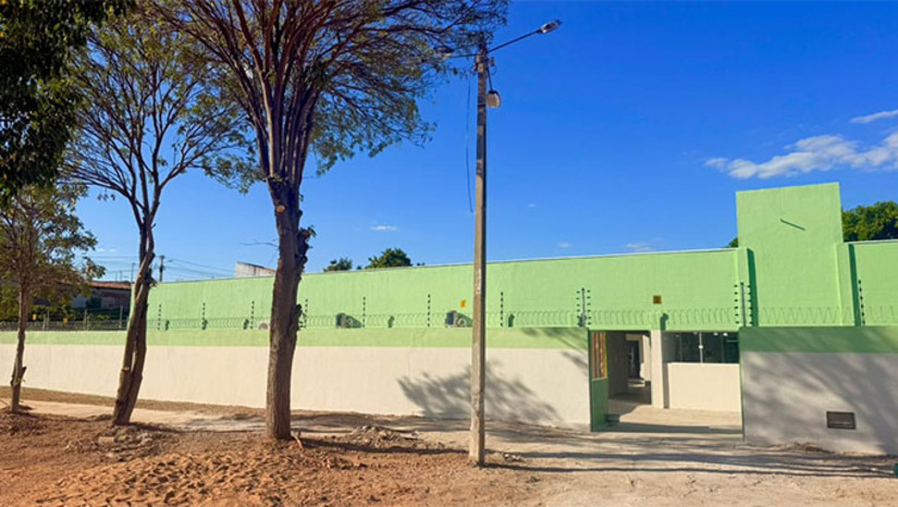 Imagem 1 - Na próxima segunda-feira, 27 de outubro, às 7h da manhã, será realizada a entrega da manutenção e adequação da Creche Sonho de Criança, uma obra muito aguardada e desejada pelas mamães e famílias da comunidade. A creche passou por uma ampla intervenção, que trará melhorias significativas na estrutura física e no conforto dos alunos e profissionais. O espaço foi totalmente climatizado e modernizado, garantindo um ambiente mais acolhedor, seguro e adequado para o desenvolvimento das atividades pedagógicas. Imagem 1 - Na próxima segunda-feira, 27 de outubro, às 7h da manhã, será realizada a entrega da manutenção e adequação da Creche Sonho de Criança, uma obra muito aguardada e desejada pelas mamães e famílias da comunidade. A creche passou por uma ampla intervenção, que trará melhorias significativas na estrutura física e no conforto dos alunos e profissionais. O espaço foi totalmente climatizado e modernizado, garantindo um ambiente mais acolhedor, seguro e adequado para o desenvolvimento das atividades pedagógicas.