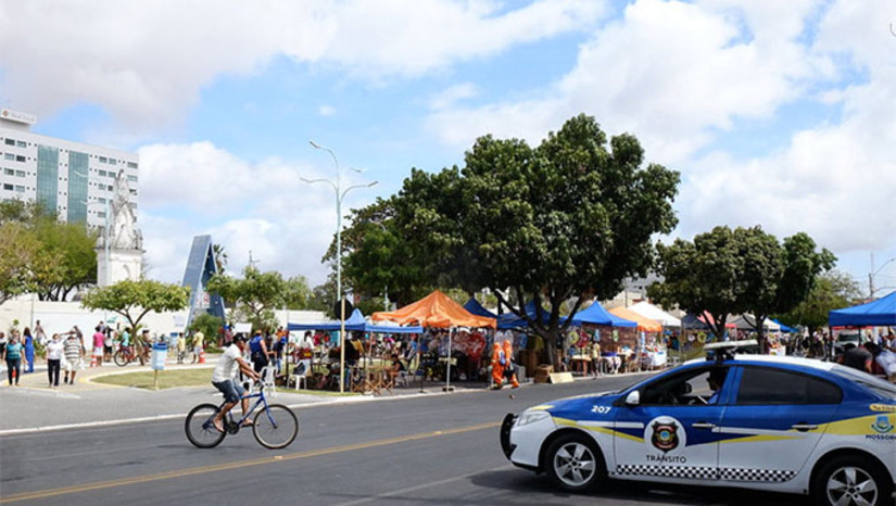 Imagem 1 -  O credenciamento será realizado nesta segunda (27) e terça-feira (28), das 8h às 12h e das 14h às 17h, no Ginásio Municipal Pedro Ciarlini, ou de forma online, pelo link disponibilizado pela prefeitura. Os interessados devem apresentar documento de identificação, comprovante de residência recente e foto do trailer/food truck (quando aplicável). Caso sobrem vagas, a Secretaria de Urbanismo, Meio Ambiente e Serviços Urbanos fará uma nova convocação. Cada comerciante poderá solicitar apenas um espaço e deverá cumprir todas as normas estabelecidas pelos órgãos municipais