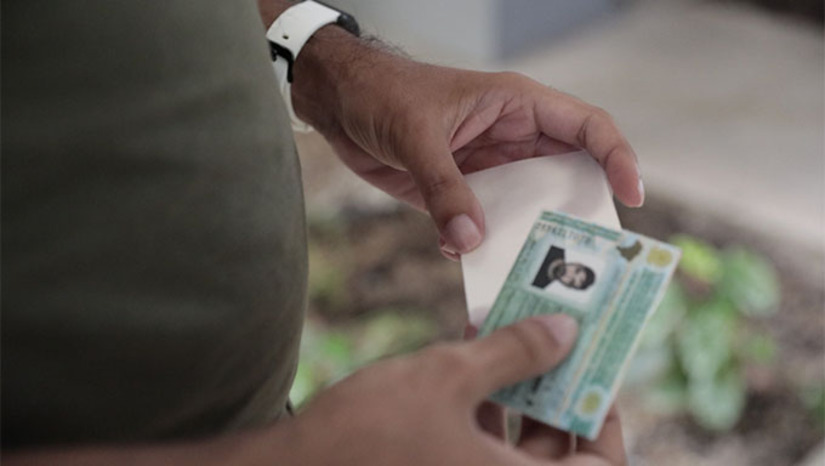 Imagem 1 - O Detran/RN alerta os candidatos do Programa CNH Popular 2025 sobre o fim do prazo para entrega da documentação, que encerra na terça-feira (28). Quem não enviar os documentos dentro do prazo será desclassificado. Até sexta-feira (24), apenas 552 candidatos haviam concluído o processo. O programa oferece mil vagas gratuitas para a Carteira Nacional de Habilitação, com isenção total de taxas e cursos. Após o encerramento das entregas, haverá análise documental de 29 de outubro a 27 de novembro, e o resultado final será divulgado em 28 de novembro. Imagem 1 - O Detran/RN alerta os candidatos do Programa CNH Popular 2025 sobre o fim do prazo para entrega da documentação, que encerra na terça-feira (28). Quem não enviar os documentos dentro do prazo será desclassificado. Até sexta-feira (24), apenas 552 candidatos haviam concluído o processo. O programa oferece mil vagas gratuitas para a Carteira Nacional de Habilitação, com isenção total de taxas e cursos. Após o encerramento das entregas, haverá análise documental de 29 de outubro a 27 de novembro, e o resultado final será divulgado em 28 de novembro.