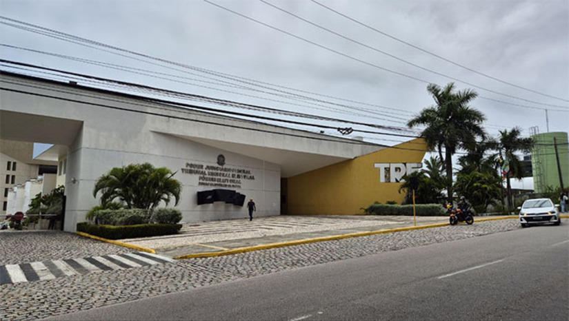 Imagem 1 - A decisão confirma a cassação dos mandatos dos vereadores Edival Nunes Cabral e Elionaide Duarte da Silva, eleitos pelo PL. Segundo o processo, uma das candidatas registradas pela legenda, Maria Alzenir, obteve apenas 22 votos e não realizou atos efetivos de campanha, apesar de declarar gastos eleitorais, o que evidenciou a natureza fictícia da candidatura. Imagem 1 - A decisão confirma a cassação dos mandatos dos vereadores Edival Nunes Cabral e Elionaide Duarte da Silva, eleitos pelo PL. Segundo o processo, uma das candidatas registradas pela legenda, Maria Alzenir, obteve apenas 22 votos e não realizou atos efetivos de campanha, apesar de declarar gastos eleitorais, o que evidenciou a natureza fictícia da candidatura.