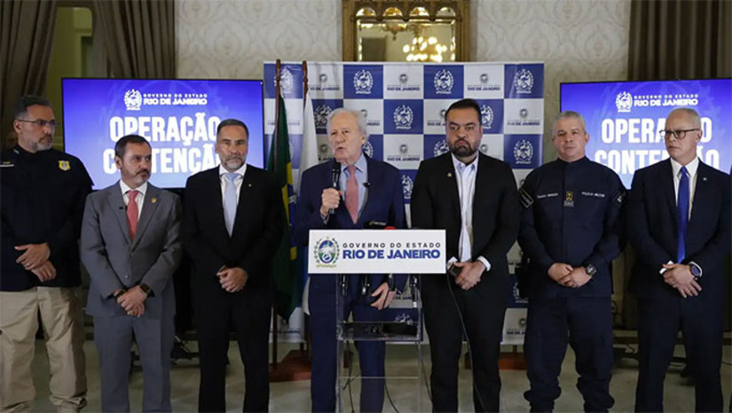 Imagem 1 - A coordenação será compartilhada entre o secretário nacional de Segurança Pública, Mario Sarrubbo, e do secretário de Segurança Pública do Rio, Victor Santos. A ideia é que ações sejam "100% integradas" para vencer burocracias e respeitas competências de cada órgão, conforme o governador do Rio. Lewandowski disse que o governo federal vai aumentar do efetivo da Polícia Rodoviária Federal em 50 agentes nas estradas e o efetivo de agentes de inteligência no estado. Também foram colocados à disposição peritos e vagas nos presídios federais, caso o governo estadual requisite. Imagem 1 - A coordenação será compartilhada entre o secretário nacional de Segurança Pública, Mario Sarrubbo, e do secretário de Segurança Pública do Rio, Victor Santos. A ideia é que ações sejam "100% integradas" para vencer burocracias e respeitas competências de cada órgão, conforme o governador do Rio. Lewandowski disse que o governo federal vai aumentar do efetivo da Polícia Rodoviária Federal em 50 agentes nas estradas e o efetivo de agentes de inteligência no estado. Também foram colocados à disposição peritos e vagas nos presídios federais, caso o governo estadual requisite.