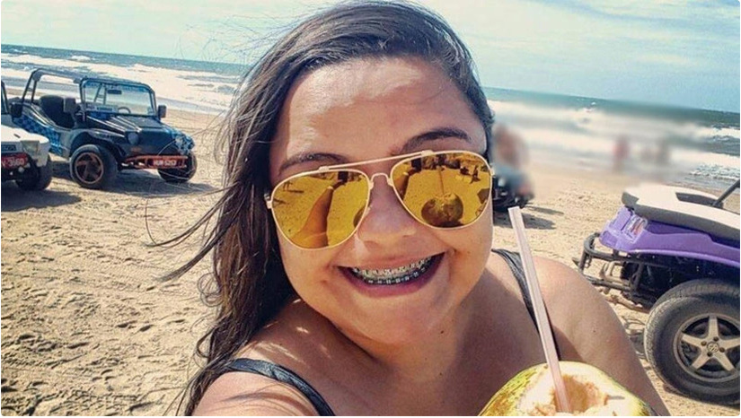 Imagem 1 - Jade Gardênia de Almeida, de 33 anos, aplicou dezenas de golpes, simulando a venda de celulares, em sua maioria iphones, onde ela recebia o pagamento, mas não entregava o aparelho. Ficava com o dinheiro dos compradores e aparecia nas redes sociais curtindo praias e hotéis de luxo. Com a sentença transitado em julgado, ela vai cumprir a pena de 13 anos inicialmente em regime fechado, na Ala Feminina da Penitenciária Mário Negócio, em Mossoró. Imagem 1 - Jade Gardênia de Almeida, de 33 anos, aplicou dezenas de golpes, simulando a venda de celulares, em sua maioria iphones, onde ela recebia o pagamento, mas não entregava o aparelho. Ficava com o dinheiro dos compradores e aparecia nas redes sociais curtindo praias e hotéis de luxo. Com a sentença transitado em julgado, ela vai cumprir a pena de 13 anos inicialmente em regime fechado, na Ala Feminina da Penitenciária Mário Negócio, em Mossoró.