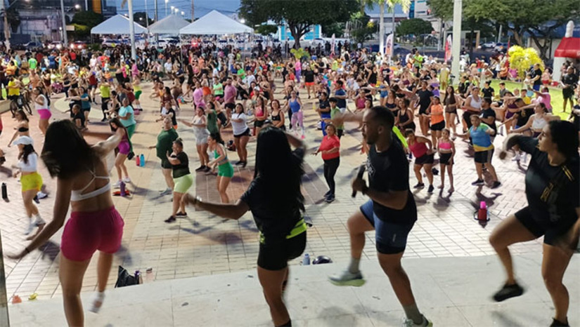 Imagem 1 - O Viva Rio Branco terá sua programação normal neste domingo, 2 de novembro, dia de finados. A Sesporte promoverá aula de dança com equipe da própria secretaria na praça Sadrak Tavares, também conhecida como Praça dos Patins. Para as atividades físicas e de lazer, como corrida, caminhada e pedalada, a Avenida Rio Branco seguirá interditada com apoio da equipe de trânsito do Município. Imagem 1 - O Viva Rio Branco terá sua programação normal neste domingo, 2 de novembro, dia de finados. A Sesporte promoverá aula de dança com equipe da própria secretaria na praça Sadrak Tavares, também conhecida como Praça dos Patins. Para as atividades físicas e de lazer, como corrida, caminhada e pedalada, a Avenida Rio Branco seguirá interditada com apoio da equipe de trânsito do Município.