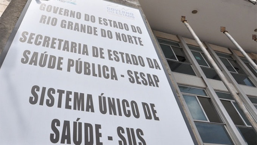 Imagem 1 - O certame oferece 306 vagas efetivas e formação de cadastro de reserva em 90 especialidades para cargos de nível superior, abrangendo funções como médico, enfermeiro, fisioterapeuta, psicólogo e assistente social, entre outras. Ao todo, 14.526 candidatos foram aprovados no certame, que contou com 26.346 inscritos. Este é o segundo concurso da Saúde concluído em 2025. Publicado o resultado final, o Governo do RN passa à fase de homologação e nomeação dos aprovados, concluindo o processo de ingresso dos novos servidores. Imagem 1 - O certame oferece 306 vagas efetivas e formação de cadastro de reserva em 90 especialidades para cargos de nível superior, abrangendo funções como médico, enfermeiro, fisioterapeuta, psicólogo e assistente social, entre outras. Ao todo, 14.526 candidatos foram aprovados no certame, que contou com 26.346 inscritos. Este é o segundo concurso da Saúde concluído em 2025. Publicado o resultado final, o Governo do RN passa à fase de homologação e nomeação dos aprovados, concluindo o processo de ingresso dos novos servidores.