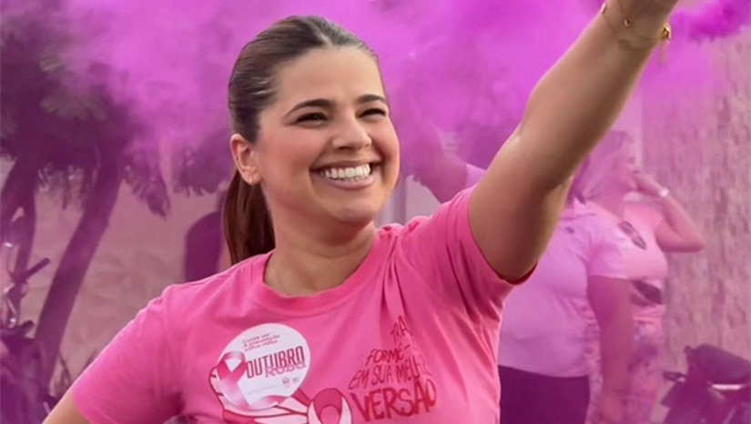 Imagem 1 - A Prefeitura de Caraúbas encerrou a programação do Outubro Rosa com a Caminhada do Ritmo Rosa, que reuniu dezenas de mulheres, profissionais de saúde e a comunidade em um ato de conscientização e valorização da vida. Promovida pela Secretaria Municipal de Saúde, a ação reforçou a importância do diagnóstico precoce e dos cuidados contínuos com a saúde da mulher. Ao longo do mês, foram realizadas palestras, atendimentos e atividades educativas nas unidades de saúde Imagem 1 - A Prefeitura de Caraúbas encerrou a programação do Outubro Rosa com a Caminhada do Ritmo Rosa, que reuniu dezenas de mulheres, profissionais de saúde e a comunidade em um ato de conscientização e valorização da vida. Promovida pela Secretaria Municipal de Saúde, a ação reforçou a importância do diagnóstico precoce e dos cuidados contínuos com a saúde da mulher. Ao longo do mês, foram realizadas palestras, atendimentos e atividades educativas nas unidades de saúde