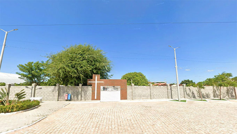 Imagem 1 - As equipes das secretarias de Urbanismo e Obras realizaram capinagem, remoção de lixo e entulhos, e poda de árvores. Também foram feitas a pintura do Centro de Velório Gliceria da Silva e a revisão de túmulos em apoio às famílias. As ações visam garantir a organização e a limpeza dos locais para receber os visitantes durante o feriado. Imagem 1 - As equipes das secretarias de Urbanismo e Obras realizaram capinagem, remoção de lixo e entulhos, e poda de árvores. Também foram feitas a pintura do Centro de Velório Gliceria da Silva e a revisão de túmulos em apoio às famílias. As ações visam garantir a organização e a limpeza dos locais para receber os visitantes durante o feriado.