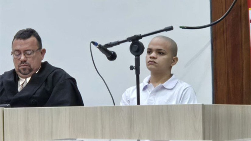 Imagem 1 -  Jefferson Lucas Nascimento Targino, de 20 anos, era membro do PCC, mas teria matado uma pessoa sem autorização dos superiores e, sabendo que a punição seria a morte, se filiou ao Comando Vermelho e passou a matar os “amigos” da facção anterior ou qualquer um que ele considerasse ser “pirangueiro”, o que foi o caso do adolescente de 17 anos no dia 25 de fevereiro de 2024, no Bairro 13 de Maio (Papoco), em Mossoró. É exatamente por este assassinato que “Jeffinho” senta no banco dos réus nesta quinta-feira, 6, para responder perante a sociedade mossoroense. O Júri começa de 9 horas.