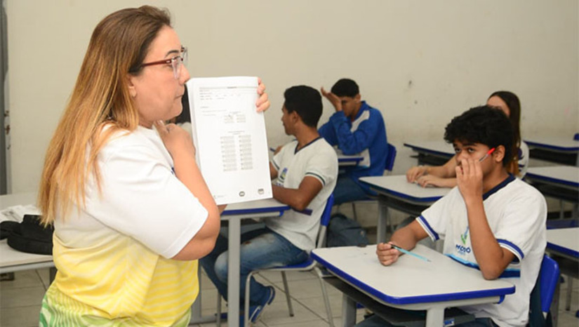 Imagem 1 -  As provas foram aplicadas na Escola Municipal Maurício Fernandes, Escola Municipal Francisco de Assis Batista e Escola Municipal Antônio Fagundes. O 'Partiu Brasil' vai dar oportunidade aos alunos de fazerem um intercâmbio cultural pelo país. O primeiro destino do programa “Partiu Brasil” será Brasília–DF, onde os alunos selecionados terão todas as despesas da viagem custeadas pelo município. O resultado preliminar da prova será divulgado na próxima segunda-feira (10) e o resultado final está marcado para o dia 14.