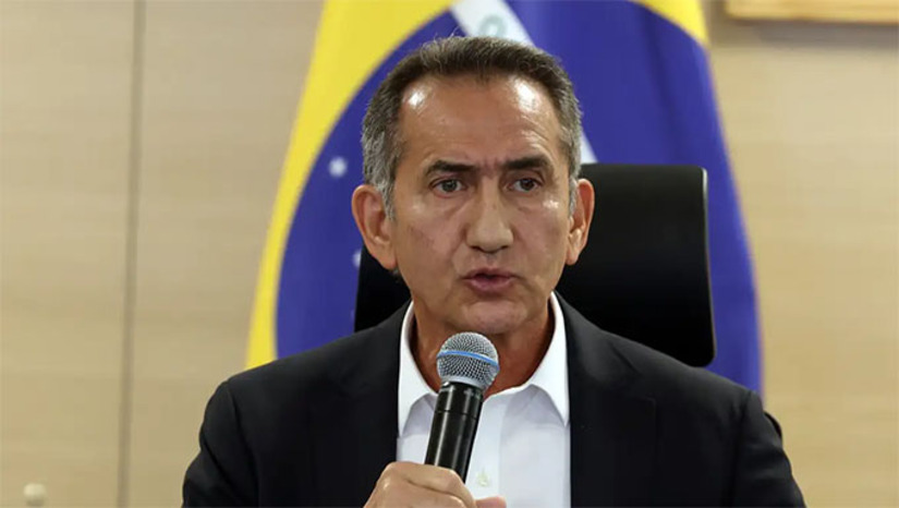 Imagem 1 - A equipe do governo federal visitou as áreas urbanas e rurais de Rio Bonito do Iguaçu (PR), para avaliar a extensão do desastre. O ministro da Integração e do Desenvolvimento Regional, Waldez Góes disse que, agora, o tempo é de solidariedade e ação para ajudar as pessoas e restabelecer os serviços públicos e privados para reconstruir o que foi destruído. “É preciso apoiar as famílias que estão precisando de assistência de saúde, alimentação e abrigo”, afirmou o ministro. De acordo com a Defesa Civil, 90% da área urbana de Rio Bonito do Iguaçu sofreram estragos na infraestrutura. Imagem 1 - A equipe do governo federal visitou as áreas urbanas e rurais de Rio Bonito do Iguaçu (PR), para avaliar a extensão do desastre. O ministro da Integração e do Desenvolvimento Regional, Waldez Góes disse que, agora, o tempo é de solidariedade e ação para ajudar as pessoas e restabelecer os serviços públicos e privados para reconstruir o que foi destruído. “É preciso apoiar as famílias que estão precisando de assistência de saúde, alimentação e abrigo”, afirmou o ministro. De acordo com a Defesa Civil, 90% da área urbana de Rio Bonito do Iguaçu sofreram estragos na infraestrutura.