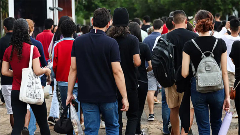Imagem 1 - Na quinta-feira (13), o Inep divulgará o gabarito oficial do primeiro dia de provas do Enem 2025. Não há previsão de prazo para recursos administrativos contra o gabarito oficial do Inep, como ocorre em concursos públicos. A aplicação do segundo dia de provas do Enem 2025 está agendada para o próximo domingo (16). Com duração de cinco horas, os candidatos responderão a 90 questões de matemática e ciências da natureza (biologia, química e física).Na quinta-feira (13), o Inep divulgará o gabarito oficial do primeiro dia de provas do Enem 2025. Não há previsão de prazo para recursos administrativos contra o gabarito oficial do Inep, como ocorre em concursos públicos. A aplicação do segundo dia de provas do Enem 2025 está agendada para o próximo domingo (16). Com duração de cinco horas, os candidatos responderão a 90 questões de matemática e ciências da natureza (biologia, química e física). Imagem 1 - Na quinta-feira (13), o Inep divulgará o gabarito oficial do primeiro dia de provas do Enem 2025. Não há previsão de prazo para recursos administrativos contra o gabarito oficial do Inep, como ocorre em concursos públicos. A aplicação do segundo dia de provas do Enem 2025 está agendada para o próximo domingo (16). Com duração de cinco horas, os candidatos responderão a 90 questões de matemática e ciências da natureza (biologia, química e física).Na quinta-feira (13), o Inep divulgará o gabarito oficial do primeiro dia de provas do Enem 2025. Não há previsão de prazo para recursos administrativos contra o gabarito oficial do Inep, como ocorre em concursos públicos. A aplicação do segundo dia de provas do Enem 2025 está agendada para o próximo domingo (16). Com duração de cinco horas, os candidatos responderão a 90 questões de matemática e ciências da natureza (biologia, química e física).