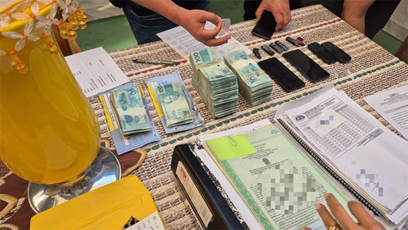 Imagem 1 - A operação Uncle investiga um ex-prefeito de Doutor Severiano, empresários e um servidor público, sobrinho do ex-gestor. A ação cumpriu mandados de busca e apreensão para apurar indícios de fraude em licitação, corrupção ativa e passiva e lavagem de dinheiro. Segundo o MPRN, o servidor movimentou cerca de R$ 11 milhões em cinco anos, valor incompatível com sua renda. A operação contou com apoio da Polícia Militar do RN e das forças de segurança do Ceará. Imagem 1 - A operação Uncle investiga um ex-prefeito de Doutor Severiano, empresários e um servidor público, sobrinho do ex-gestor. A ação cumpriu mandados de busca e apreensão para apurar indícios de fraude em licitação, corrupção ativa e passiva e lavagem de dinheiro. Segundo o MPRN, o servidor movimentou cerca de R$ 11 milhões em cinco anos, valor incompatível com sua renda. A operação contou com apoio da Polícia Militar do RN e das forças de segurança do Ceará.