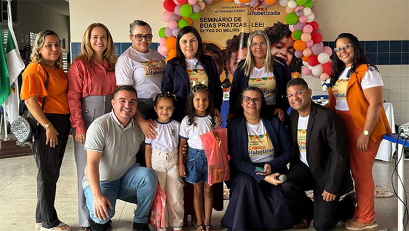 Imagem 1 - O município de Serra do Mel ganhou destaque nacional com o projeto “Educação de Tempo Integral em Serra do Mel”, que agora integra o Mapa Interativo de Experiências Exitosas da Educação Integral, reunindo práticas inovadoras de todo o país. Implantado desde 2023, o projeto atende 571 alunos em seis escolas municipais e na Creche Dejaine Karla, oferecendo ensino regular aliado a atividades físicas, culturais, de lazer e leitura, além de alimentação de qualidade. A iniciativa fortalece o vínculo escolar e promove o desenvolvimento integral dos estudantes. Imagem 1 - O município de Serra do Mel ganhou destaque nacional com o projeto “Educação de Tempo Integral em Serra do Mel”, que agora integra o Mapa Interativo de Experiências Exitosas da Educação Integral, reunindo práticas inovadoras de todo o país. Implantado desde 2023, o projeto atende 571 alunos em seis escolas municipais e na Creche Dejaine Karla, oferecendo ensino regular aliado a atividades físicas, culturais, de lazer e leitura, além de alimentação de qualidade. A iniciativa fortalece o vínculo escolar e promove o desenvolvimento integral dos estudantes.
