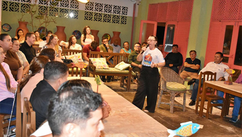 Imagem 1 - A iniciativa é voltada ao fortalecimento da gastronomia local e ao desenvolvimento econômico a partir da valorização da economia do mar. O evento de lançamento reuniu empresários do setor e contou com a participação de instituições como ABRASEL, SEBRAE e SENAC, que ofereceram suporte técnico e especializado. A ação marca um novo momento para o município, consolidando a parceria entre governo, setor privado e entidades de apoio para impulsionar renda, qualificação e crescimento econômico. Imagem 1 - A iniciativa é voltada ao fortalecimento da gastronomia local e ao desenvolvimento econômico a partir da valorização da economia do mar. O evento de lançamento reuniu empresários do setor e contou com a participação de instituições como ABRASEL, SEBRAE e SENAC, que ofereceram suporte técnico e especializado. A ação marca um novo momento para o município, consolidando a parceria entre governo, setor privado e entidades de apoio para impulsionar renda, qualificação e crescimento econômico.