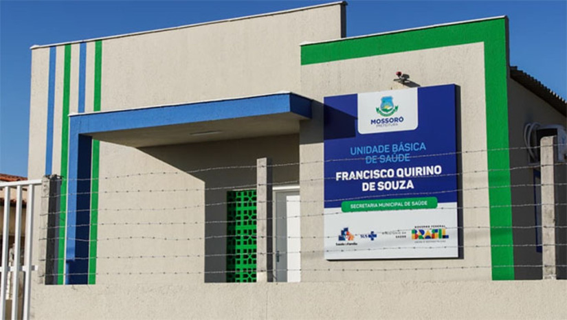 Imagem 1 -  A UBS Francisco Quirino de Souza, da comunidade de Sussuarana, será entregue nesta quarta-feira (19) inteiramente moderna e estruturada, a oitava em comunidades rurais do município e a décima incluindo às da zona urbana, consolidando o compromisso da Prefeitura em ampliar e descentralizar os serviços de saúde. O projeto estrutural da UBS conta com um consultório médico, um consultório odontológico, uma sala de procedimentos (que abrange curativo, imunização e esterilização) e um consultório de enfermagem. 