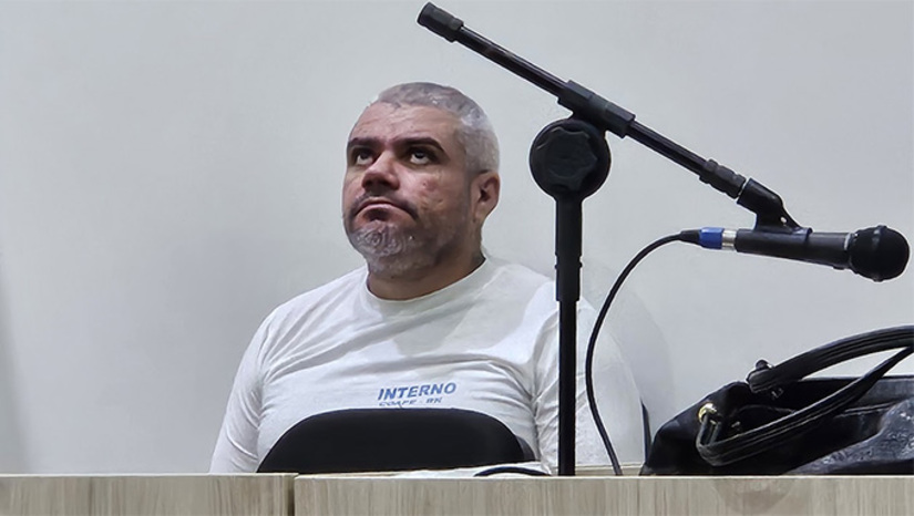 Imagem 1 - Pernalonga (réu confesso) foi denunciado pelo MPRN por matar, com uma tesoura, o comerciante Christian Noronha Lopes dos Santos, de 47 anos, no dia 20 de março de 2025, em Mossoró. O Tribunal do Júri Popular aconteceu nesta quarta-feira, 19 de novembro de 2025, sob a presidência do juiz Vagnos Kelly, no Fórum Municipal de Mossoró. A defesa anunciou que vai recorrer do resultado e o MPRN e a família dizem que foi feito justiça. A sentença deve ser cumprida pelo réu inicialmente em regime fechado. Imagem 1 - Pernalonga (réu confesso) foi denunciado pelo MPRN por matar, com uma tesoura, o comerciante Christian Noronha Lopes dos Santos, de 47 anos, no dia 20 de março de 2025, em Mossoró. O Tribunal do Júri Popular aconteceu nesta quarta-feira, 19 de novembro de 2025, sob a presidência do juiz Vagnos Kelly, no Fórum Municipal de Mossoró. A defesa anunciou que vai recorrer do resultado e o MPRN e a família dizem que foi feito justiça. A sentença deve ser cumprida pelo réu inicialmente em regime fechado.