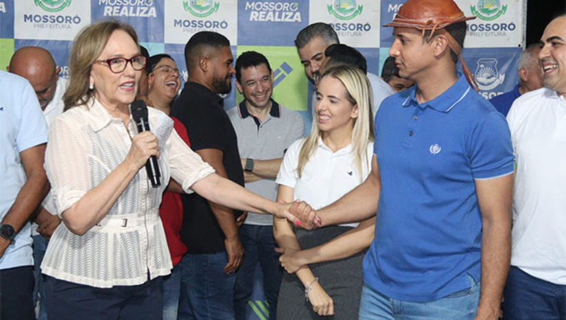 Imagem 1 - A nova UBS chega para fortalecer ainda mais a atenção primária à saúde do município, ampliando o acesso da população a serviços essenciais e garantindo mais qualidade no atendimento. Durante a inauguração, o prefeito Allyson Bezerra destacou a importância da obra para os moradores da zona rural e parceria com a senadora Zenaide. "Mais uma obra entregue fruto da parceria entre a Prefeitura de Mossoró e o mandato da senadora Zenaide Maia uma união que vem garantindo avanços importantes para a saúde e para o desenvolvimento do município. Além das cirurgias, ela enviou recursos para a construção de 15 unidades básicas de saúde. Dessas 15 que serão construídas, a décima está sendo entregue aqui em Sussuarana, graças ao mandato da senadora", declarou. Imagem 1 - A nova UBS chega para fortalecer ainda mais a atenção primária à saúde do município, ampliando o acesso da população a serviços essenciais e garantindo mais qualidade no atendimento. Durante a inauguração, o prefeito Allyson Bezerra destacou a importância da obra para os moradores da zona rural e parceria com a senadora Zenaide. "Mais uma obra entregue fruto da parceria entre a Prefeitura de Mossoró e o mandato da senadora Zenaide Maia uma união que vem garantindo avanços importantes para a saúde e para o desenvolvimento do município. Além das cirurgias, ela enviou recursos para a construção de 15 unidades básicas de saúde. Dessas 15 que serão construídas, a décima está sendo entregue aqui em Sussuarana, graças ao mandato da senadora", declarou.