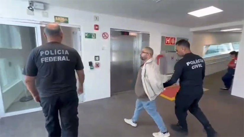 Imagem 1 -  Quatro comparsas do suspeito já haviam sido presos em flagrante no dia 26 de setembro passado, porém, na época, a Policia Civil não conseguiu localizar o chefe do esquema criminoso, o que só foi possível com apoio da Polícia Federal nesta sexta-feira, 21, no Aeroporto Internacional de São Gonçalo do Amarente, na Grande Natal. Prejuízo do casal de idosos ultrapassa a casa dos R$ 3 milhões.