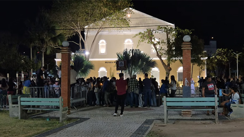 Imagem 1 - Para o Programa de Iluminação Cultural ser redirecionado para Mossoró, o Instituto Neoenergia analisou a vocação turística de Mossoró, se o prédio do museu está preservado (no caso, foi restaurado e entregue pela Prefeitura Municipal em 2023), que possa receber uma estrutura de iluminação especial, valorizando sua arquitetura e seus artefatos históricos, além de uma parceria com as Secretarias de Cultura e Educação. “Eu amo ver crianças consumindo cultura. Eu vi crianças ali, que conhecendo o passado, conseguir sonhar com um futuro melhor, mais saudável. Espaço como este ajuda a sonhar”, destaca. Imagem 1 - Para o Programa de Iluminação Cultural ser redirecionado para Mossoró, o Instituto Neoenergia analisou a vocação turística de Mossoró, se o prédio do museu está preservado (no caso, foi restaurado e entregue pela Prefeitura Municipal em 2023), que possa receber uma estrutura de iluminação especial, valorizando sua arquitetura e seus artefatos históricos, além de uma parceria com as Secretarias de Cultura e Educação. “Eu amo ver crianças consumindo cultura. Eu vi crianças ali, que conhecendo o passado, conseguir sonhar com um futuro melhor, mais saudável. Espaço como este ajuda a sonhar”, destaca.