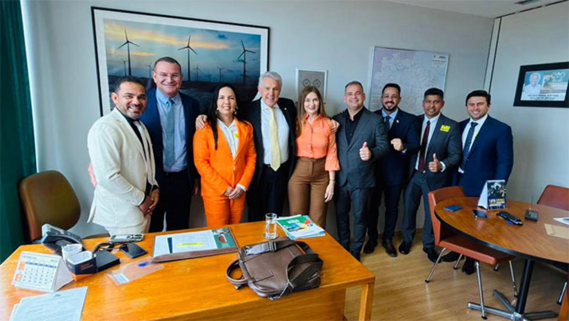 Imagem 1 - Durante agenda em Brasília, o prefeito Sabino visitou o gabinete do deputado federal João Maia. Sabino anunciou que Apodi está prestes a lançar o edital de licitação do Complexo Esportivo do Ginásio Vilson Custódio, projeto aguardado há anos. Segundo o prefeito, o apoio do deputado e a contrapartida do município estão tornando a obra possível. Sabino destacou que a gestão trabalha para entregar, no próximo ano, um grande equipamento esportivo que beneficiará a juventude, atletas e toda a comunidade, consolidando mais uma importante parceria em favor da cidade. Imagem 1 - Durante agenda em Brasília, o prefeito Sabino visitou o gabinete do deputado federal João Maia. Sabino anunciou que Apodi está prestes a lançar o edital de licitação do Complexo Esportivo do Ginásio Vilson Custódio, projeto aguardado há anos. Segundo o prefeito, o apoio do deputado e a contrapartida do município estão tornando a obra possível. Sabino destacou que a gestão trabalha para entregar, no próximo ano, um grande equipamento esportivo que beneficiará a juventude, atletas e toda a comunidade, consolidando mais uma importante parceria em favor da cidade.