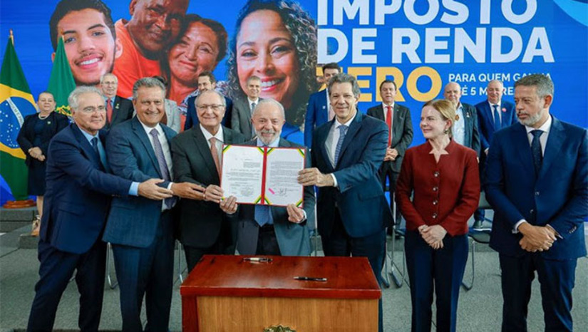 Imagem 1 - As novas regras do Imposto de Renda vão ampliar significativamente o número de isentos no Rio Grande do Norte, passando dos atuais 146,7 mil para cerca de 244,7 mil contribuintes. A mudança, sancionada pelo presidente Lula, eleva a faixa de isenção para quem recebe até R$ 5 mil mensais e concede descontos progressivos para rendas de até R$ 7.350. Com isso, 98.073 trabalhadores potiguares que se enquadram na nova faixa deixarão de pagar o imposto, enquanto 60.480 terão redução no valor devido. Em todo o país, cerca de 15 milhões de brasileiros serão beneficiados Imagem 1 - As novas regras do Imposto de Renda vão ampliar significativamente o número de isentos no Rio Grande do Norte, passando dos atuais 146,7 mil para cerca de 244,7 mil contribuintes. A mudança, sancionada pelo presidente Lula, eleva a faixa de isenção para quem recebe até R$ 5 mil mensais e concede descontos progressivos para rendas de até R$ 7.350. Com isso, 98.073 trabalhadores potiguares que se enquadram na nova faixa deixarão de pagar o imposto, enquanto 60.480 terão redução no valor devido. Em todo o país, cerca de 15 milhões de brasileiros serão beneficiados