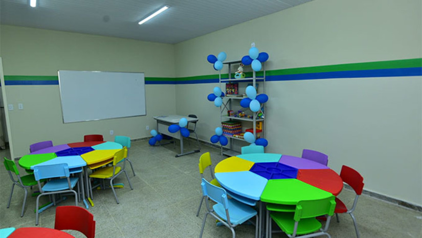 Imagem 1 - De acordo com a Síntese dos Indicadores Sociais 2025, divulgada pela Superintendência Estadual do IBGE, o Rio Grande do Norte avançou na educação, com frequência escolar quase universal entre 4 e 17 anos e redução do analfabetismo para 10,5%. Porém, permanece o grande desafio na oferta de creches, com apenas 38,3% das crianças de 0 a 3 anos matriculadas. Houve aumento do nível de escolaridade da população e crescimento da rede pública, mas o ensino superior segue majoritariamente privado. Imagem 1 - De acordo com a Síntese dos Indicadores Sociais 2025, divulgada pela Superintendência Estadual do IBGE, o Rio Grande do Norte avançou na educação, com frequência escolar quase universal entre 4 e 17 anos e redução do analfabetismo para 10,5%. Porém, permanece o grande desafio na oferta de creches, com apenas 38,3% das crianças de 0 a 3 anos matriculadas. Houve aumento do nível de escolaridade da população e crescimento da rede pública, mas o ensino superior segue majoritariamente privado.