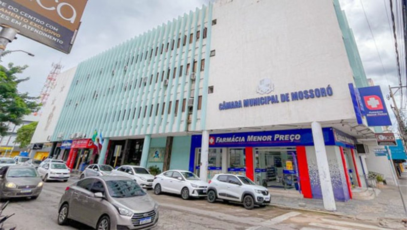 Imagem 1 - O reconhecimento mostra que a Câmara apresenta de forma clara quanto dinheiro recebe e como utiliza cada recurso, garantindo o acesso de informação a qualquer cidadão. O presidente da Câmara, vereador Genilson Alves (União Brasil), comemorou o resultado. “Receber o selo ouro em nosso primeiro ano de gestão é uma felicidade enorme. Desde o início, nosso compromisso é fazer uma gestão aberta e clara, para que qualquer cidadão acompanhe como o dinheiro público é usado”, afirmou. Imagem 1 - O reconhecimento mostra que a Câmara apresenta de forma clara quanto dinheiro recebe e como utiliza cada recurso, garantindo o acesso de informação a qualquer cidadão. O presidente da Câmara, vereador Genilson Alves (União Brasil), comemorou o resultado. “Receber o selo ouro em nosso primeiro ano de gestão é uma felicidade enorme. Desde o início, nosso compromisso é fazer uma gestão aberta e clara, para que qualquer cidadão acompanhe como o dinheiro público é usado”, afirmou.